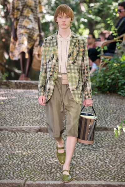 Look 24